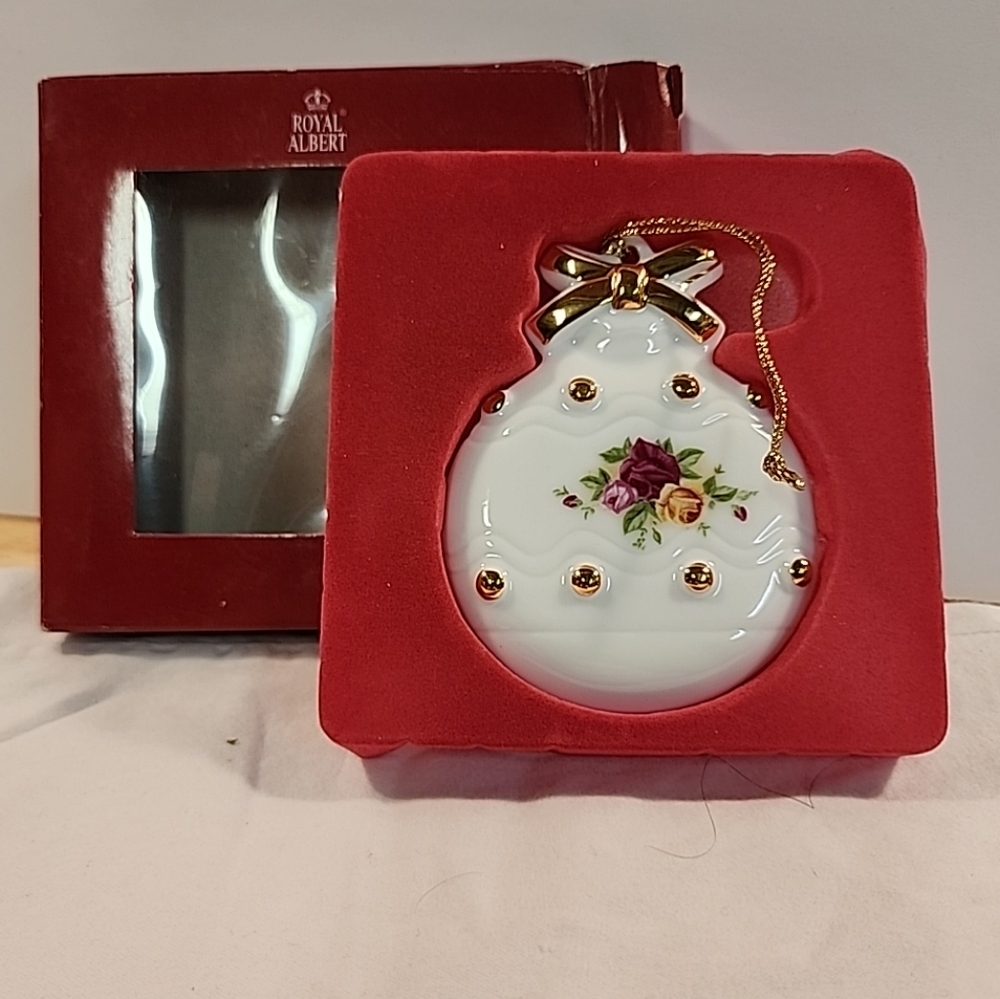 Royal Albert Old Country Roses Ornament Christmas Tree Fine China Box England